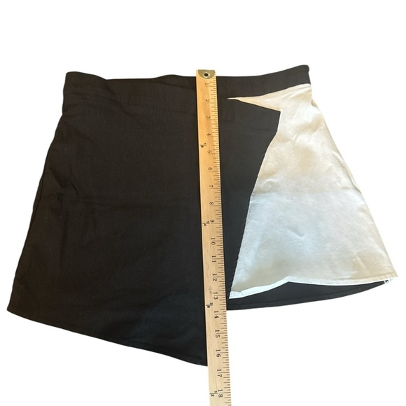 Nasty Gal Asymmetrical Snap Front Skirt Faux Wrap Black White Sz Medium Side Zip - Picture 4 of 9